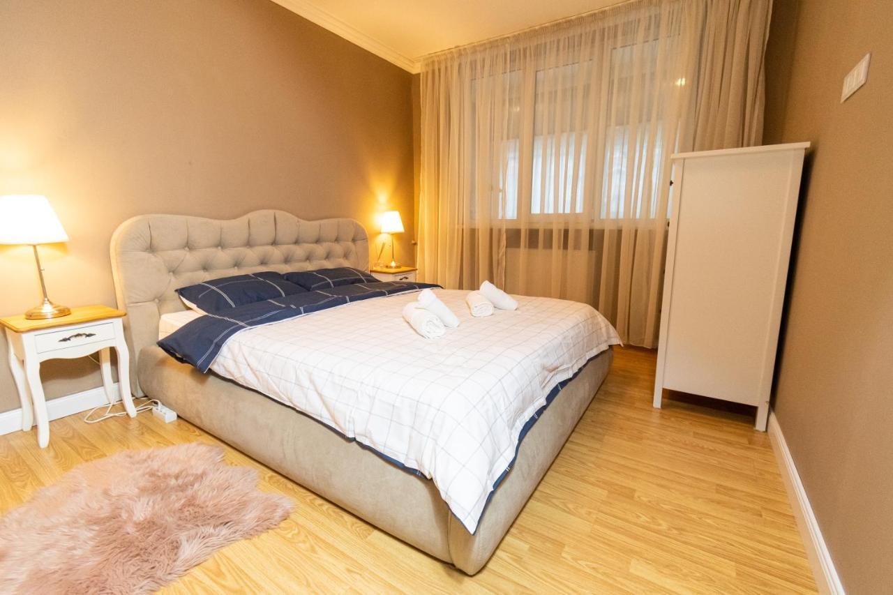 Central Apt. Near Afi Mall, 5 Mins To The Old Town By Car Apartment Brasov Exterior photo