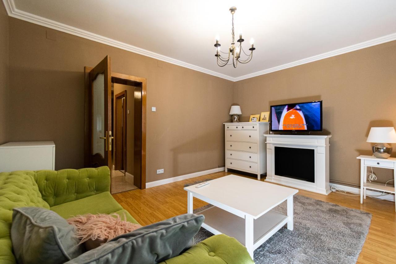 Central Apt. Near Afi Mall, 5 Mins To The Old Town By Car Apartment Brasov Exterior photo